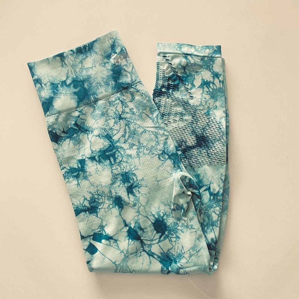 NWOT PINK Victoria's Secret Blue Tie-Dye Leggings